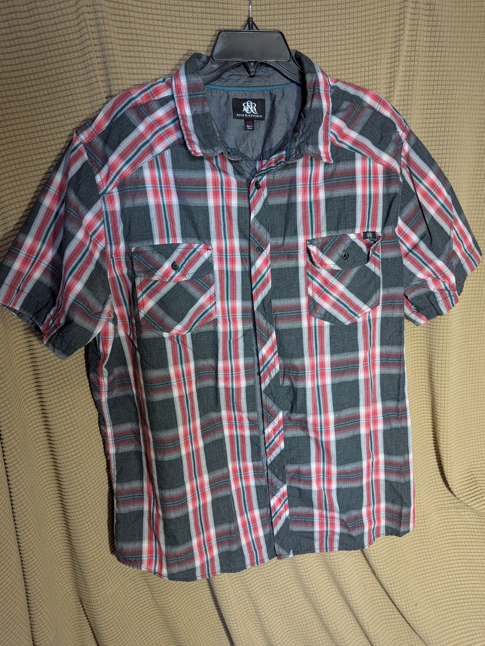 Rock & Republic Men’s Short-Sleeve Plaid Shirt - Gray & Red